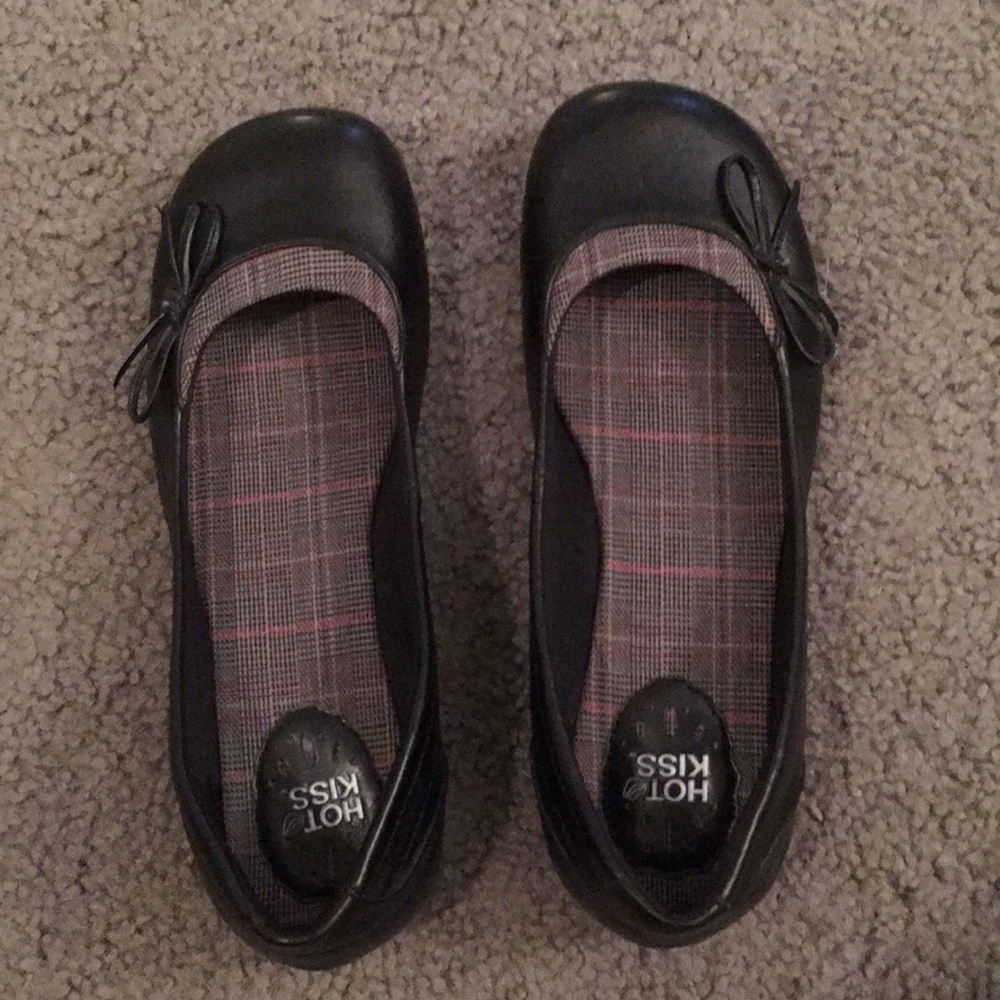 Hot Kiss black shoes. Size 8.5. NWOT.